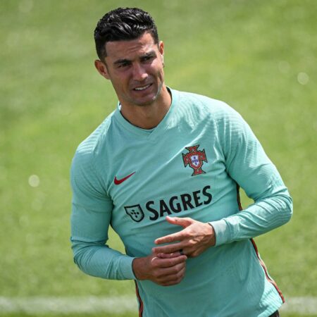 Cristiano Ronaldo stigao u Manchester i poslao poruku klubu: ‘Imam ponudu konkurentskog kluba, izvijesite cijenu‘